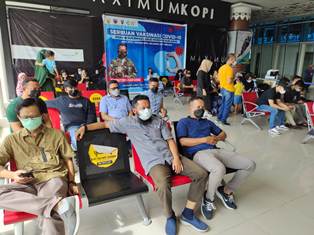 Jadi Syarat Wajib, KKP Bandara SSK II Layani Vaksin Penumpang